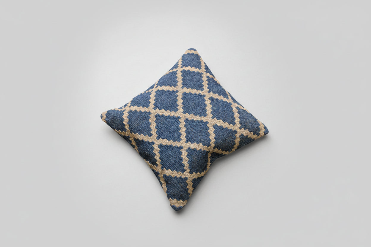 Graphic Pattern With a Refined, Modern Edge 45 x 45 cm