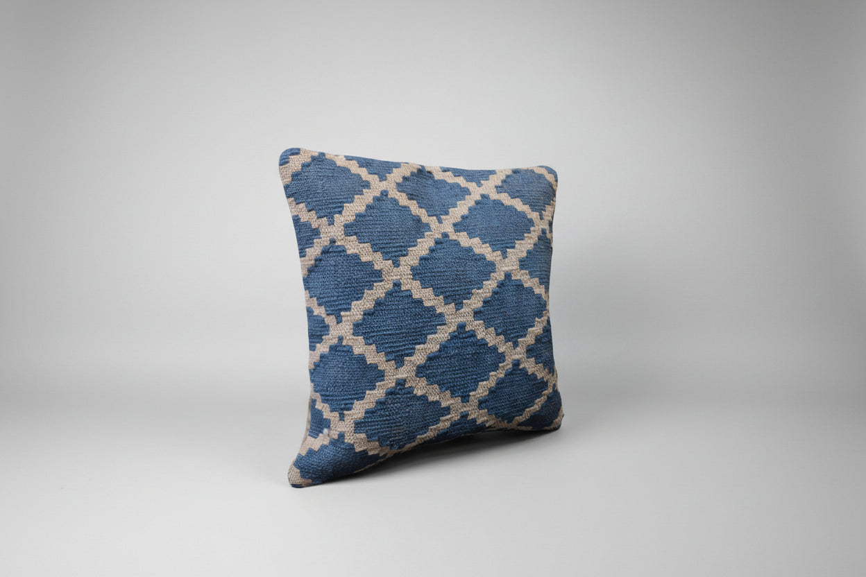 Graphic Pattern With a Refined, Modern Edge 45 x 45 cm